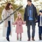 Outdoor Winter Family Photo Outfits 85x85